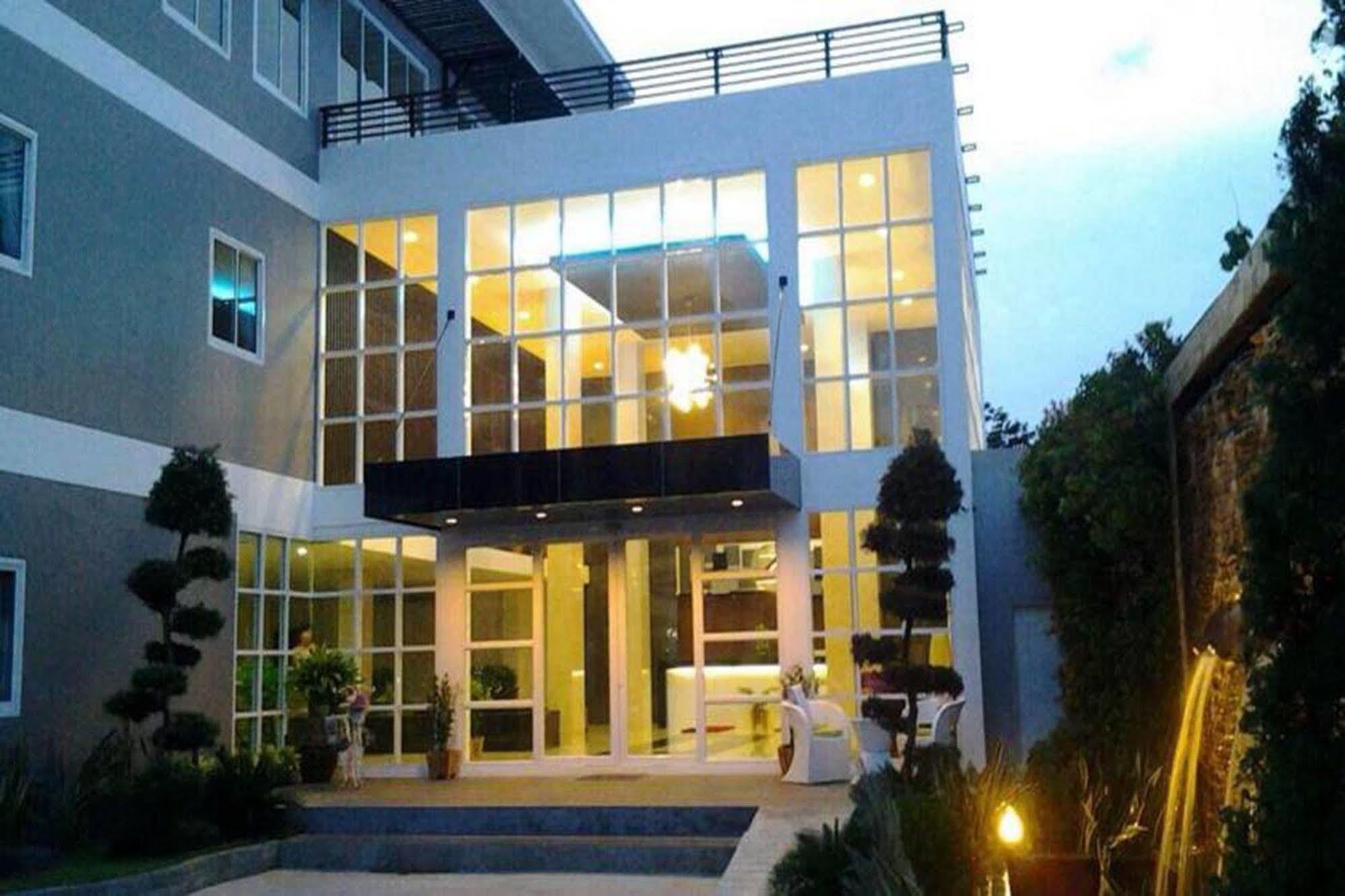 אובון רטצ'תאני The Zara Double Tree Hotel מראה חיצוני תמונה