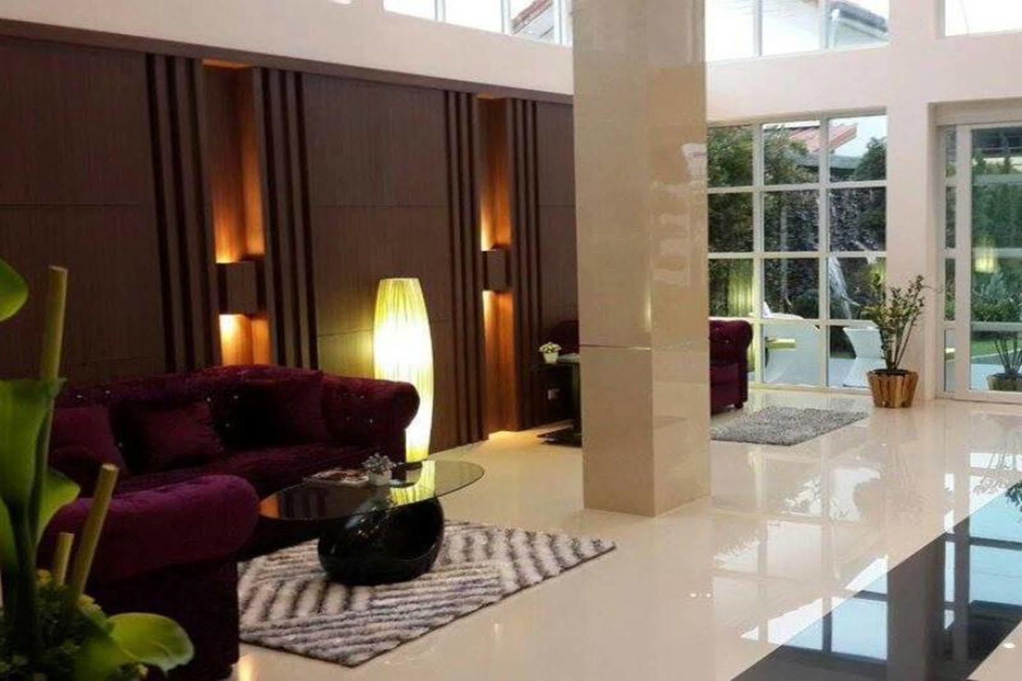 אובון רטצ'תאני The Zara Double Tree Hotel מראה חיצוני תמונה